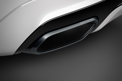 Dual integrated end pipes in Glossy black, Volvo XC60